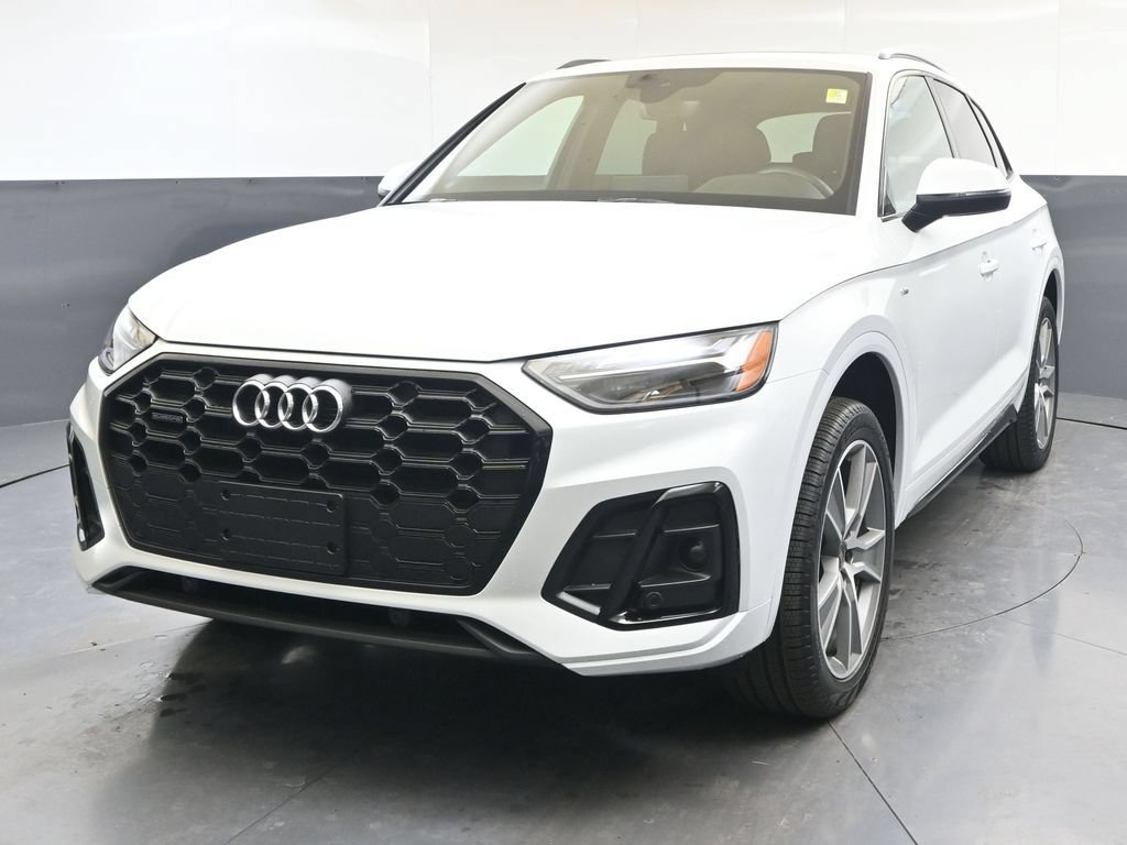 Certified 2025 Audi Q5 2.0T Premium w/ Convenience Plus Package AWD/4WD image 1