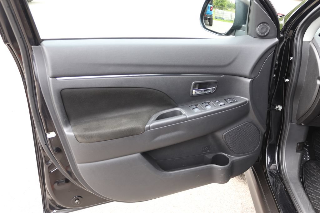 Used 2023 Mitsubishi Outlander Sport SE AWD/4WD image 9