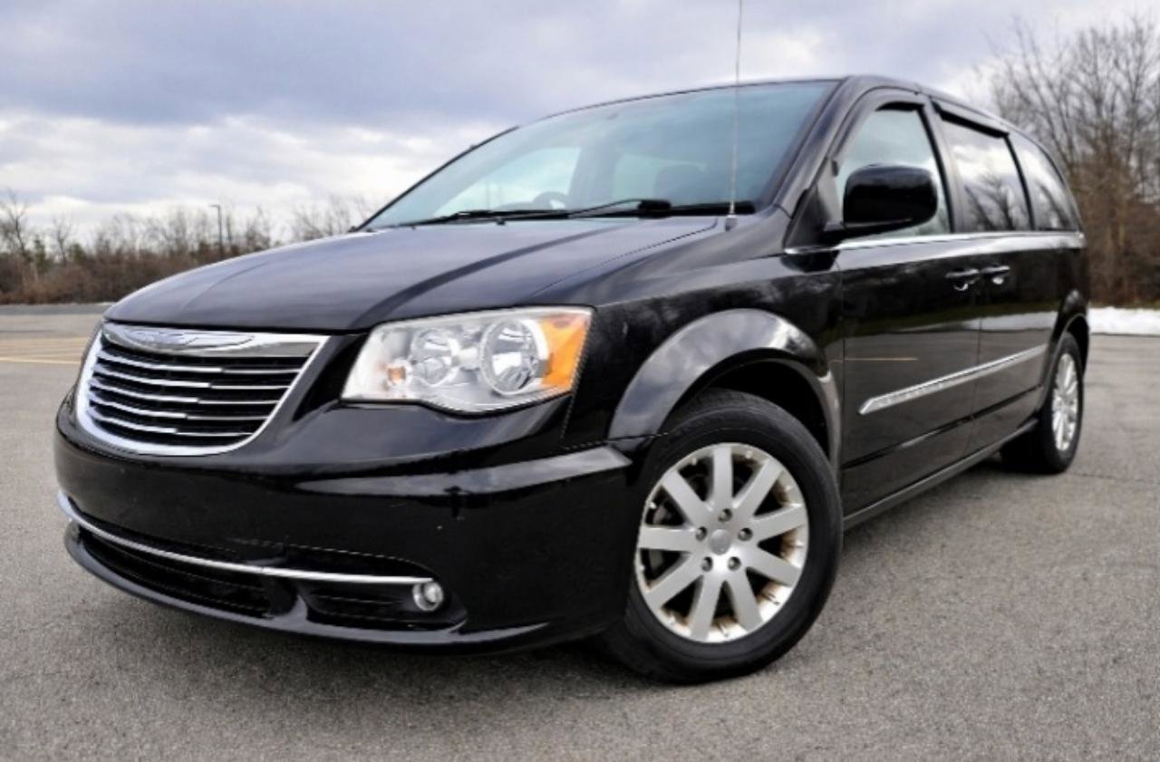 Used 2014 Chrysler Town & Country Touring w/ Trailer Tow Group image 3