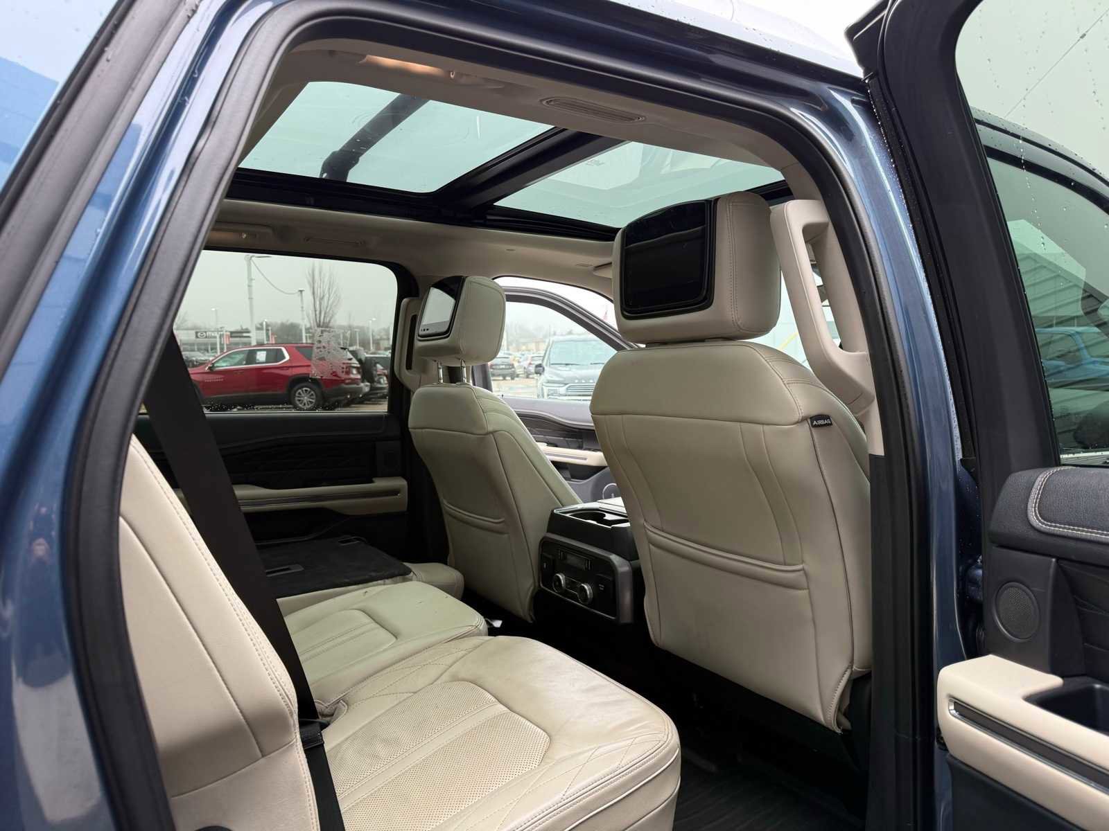 Used 2018 Ford Expedition Platinum image 12