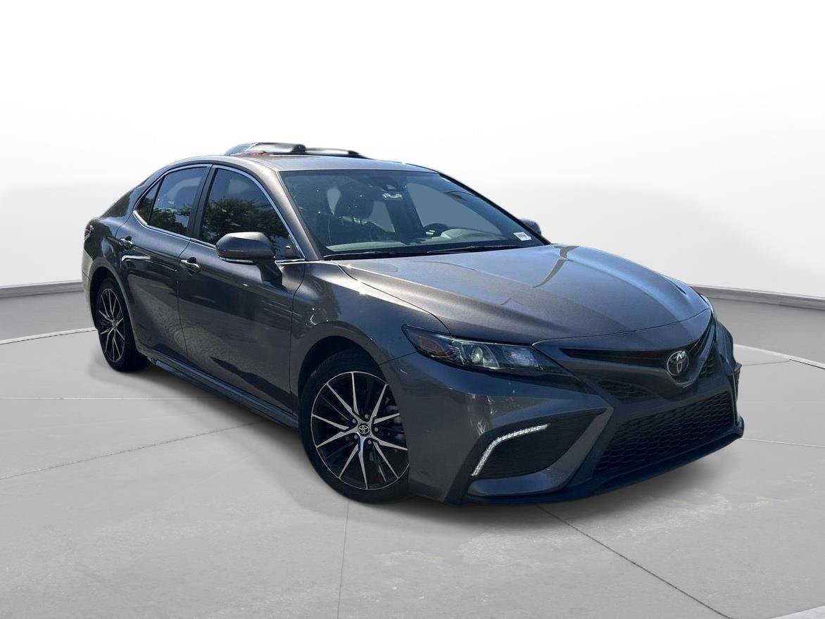 Used 2022 Toyota Camry SE w/ Convenience Package FWD image 4