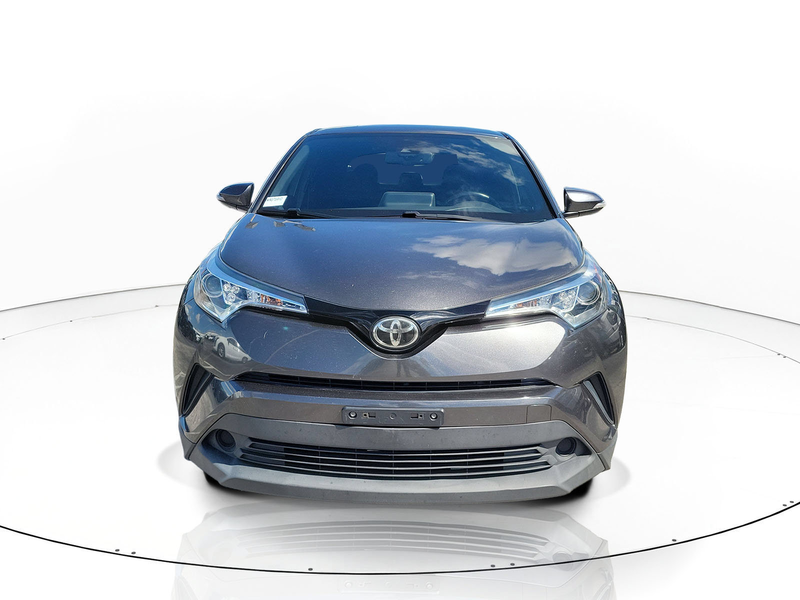 Used 2019 Toyota C-HR XLE FWD image 2