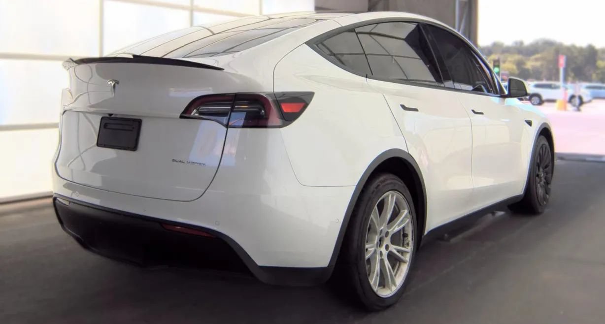 Used 2021 Tesla Model Y Long Range AWD/4WD image 3