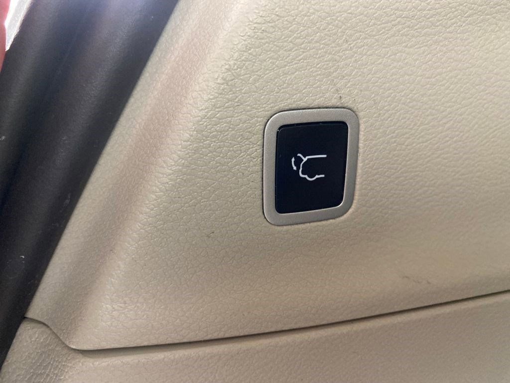 Used 2023 Chrysler Pacifica Touring-L image 30