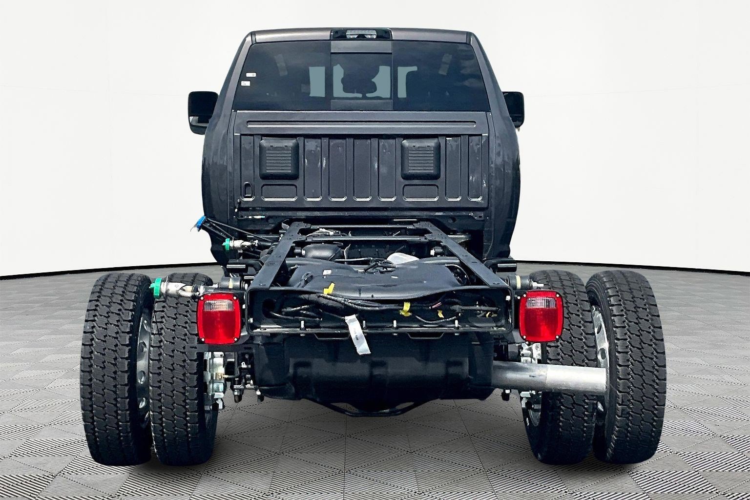 New 2026 RAM 4500 4x4 Crew Cab DRW image 4