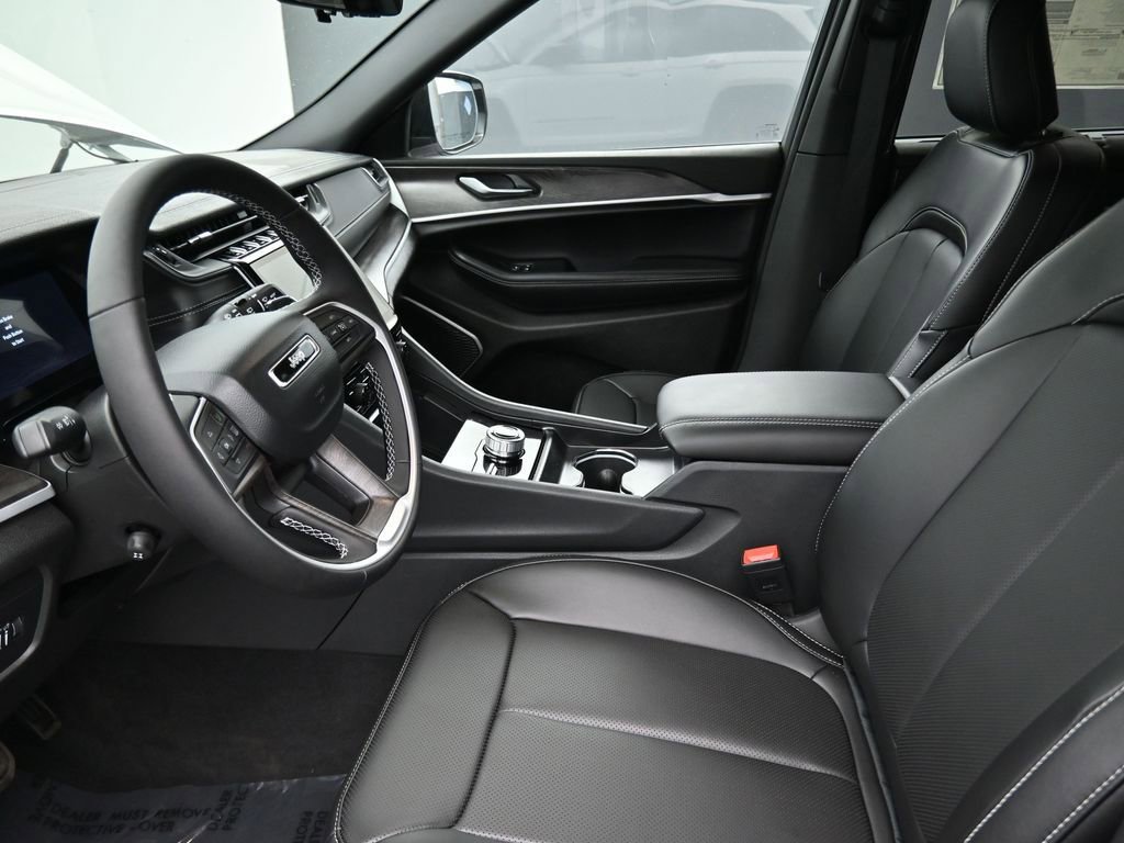New 2025 Jeep Grand Cherokee Limited w/ Luxury Tech Group II image 13
