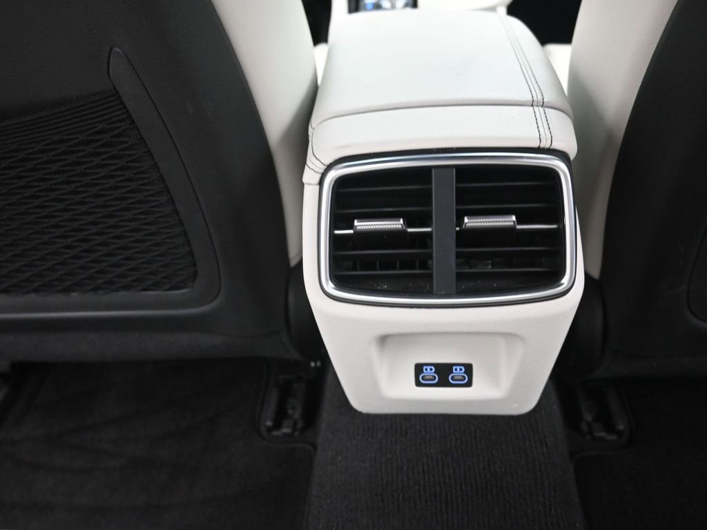 Used 2025 Genesis G70 2.5T AWD/4WD image 14