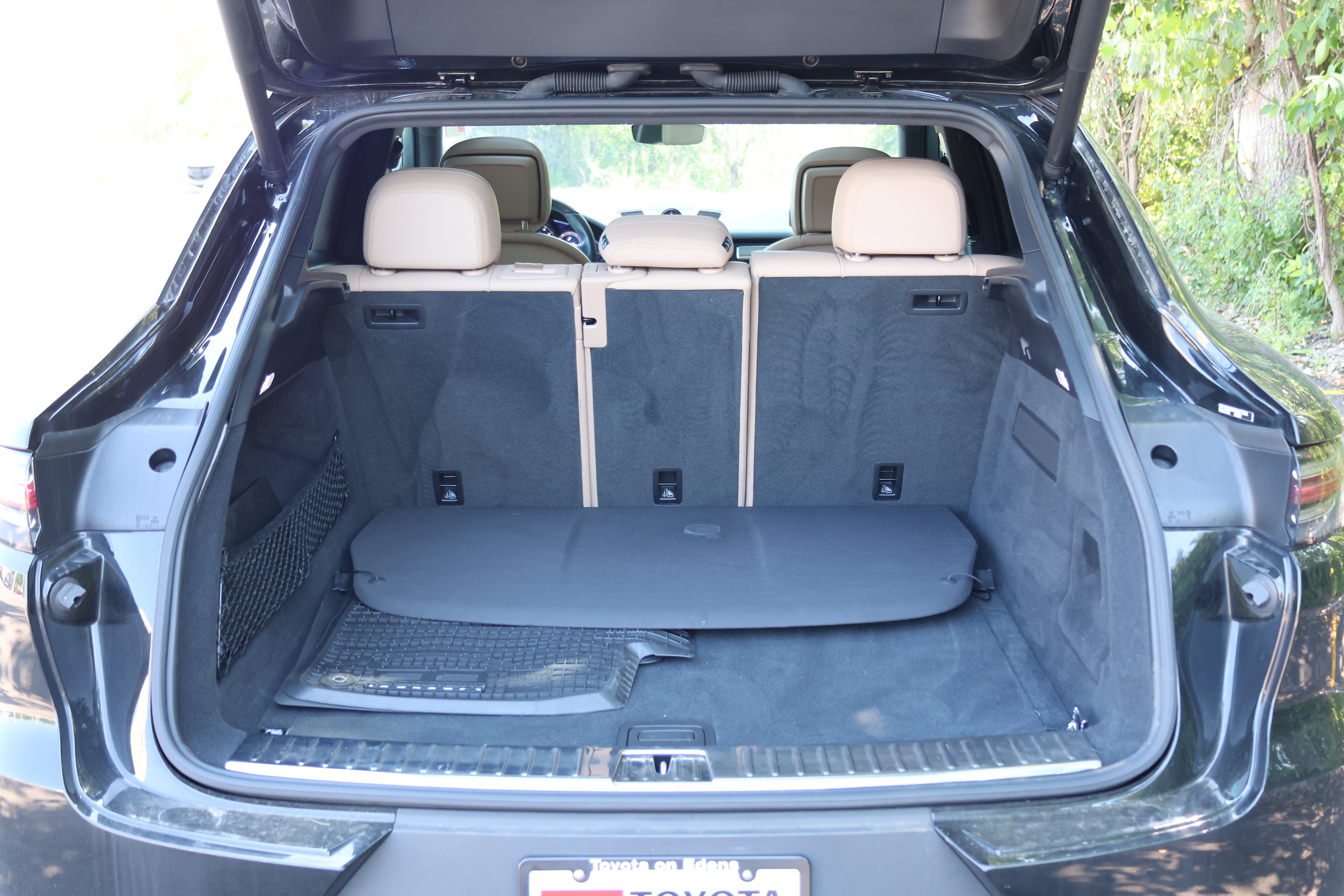 Used 2023 Porsche Cayenne Platinum Edition AWD/4WD image 7