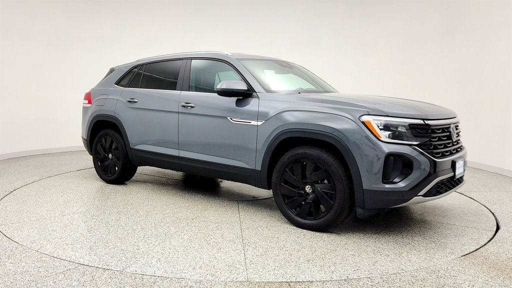 Used 2024 Volkswagen Atlas Cross Sport SE FWD image 3