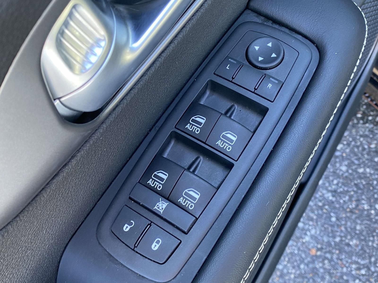 New 2026 Chrysler Pacifica Select image 17