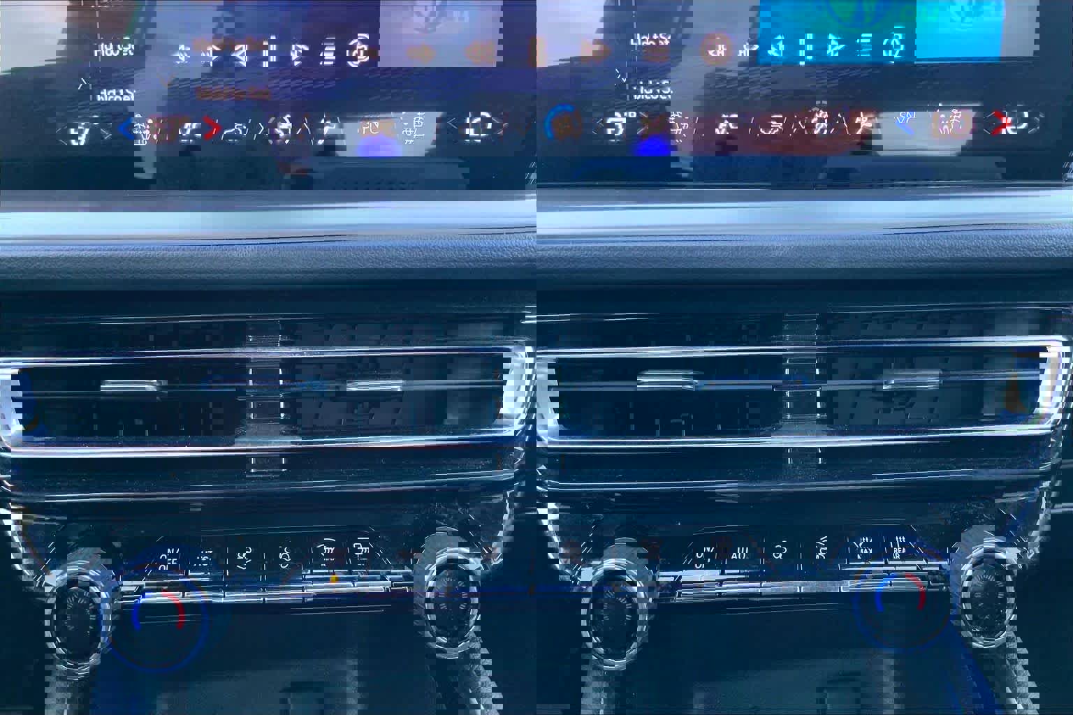 Used 2025 Chevrolet Traverse LT image 29