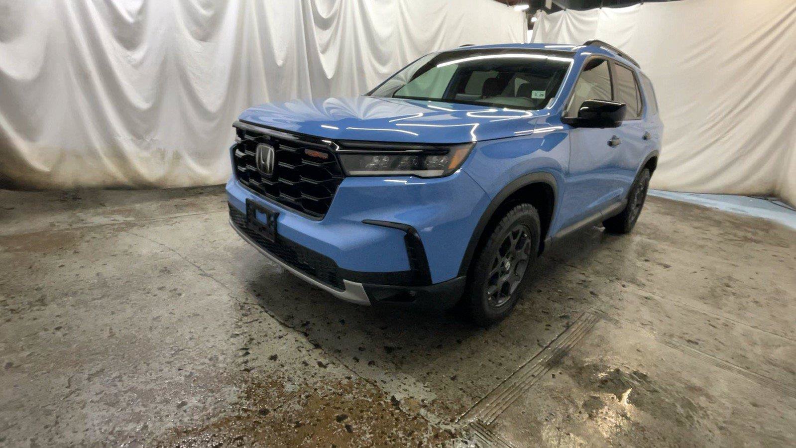 Used 2025 Honda Pilot TrailSport image 12