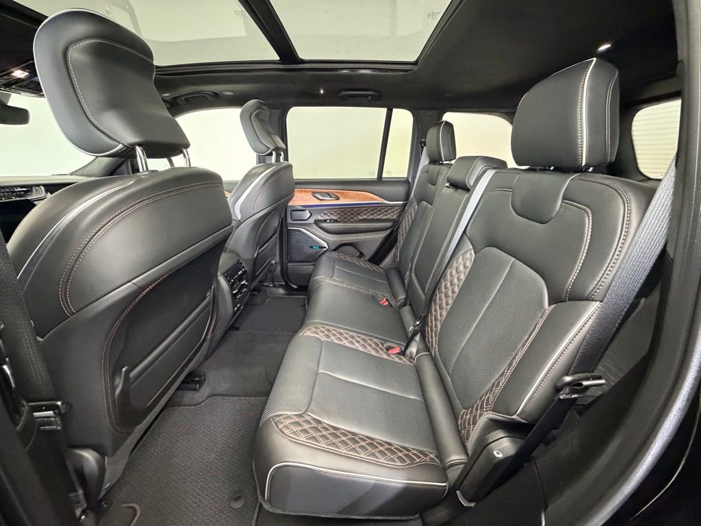 Used 2024 Jeep Grand Cherokee Summit image 5