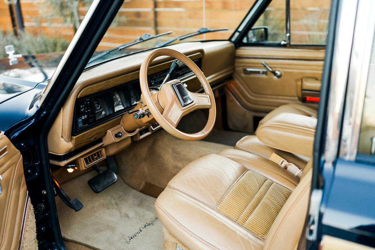 Used 1987 Jeep Grand Wagoneer image 46