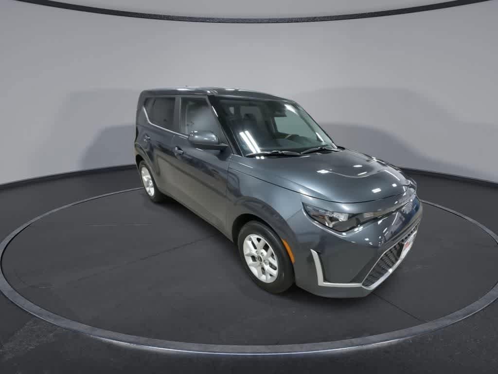 Used 2023 Kia Soul LX w/ LX Technology Package image 2