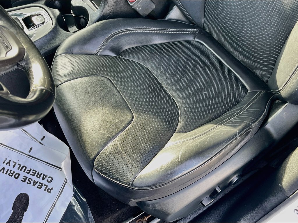 Used 2019 Jeep Cherokee Limited AWD/4WD image 19