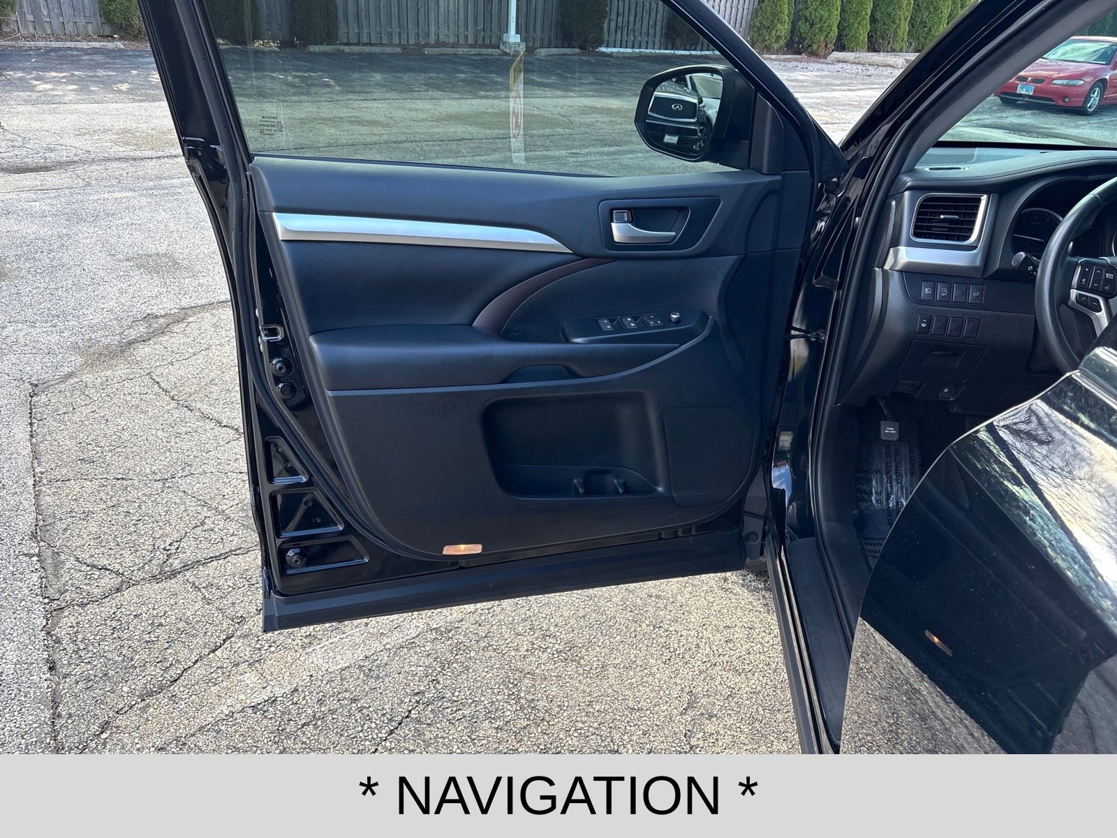 Used 2019 Toyota Highlander XLE w/ Carpet Mat Package (TMS) image 10