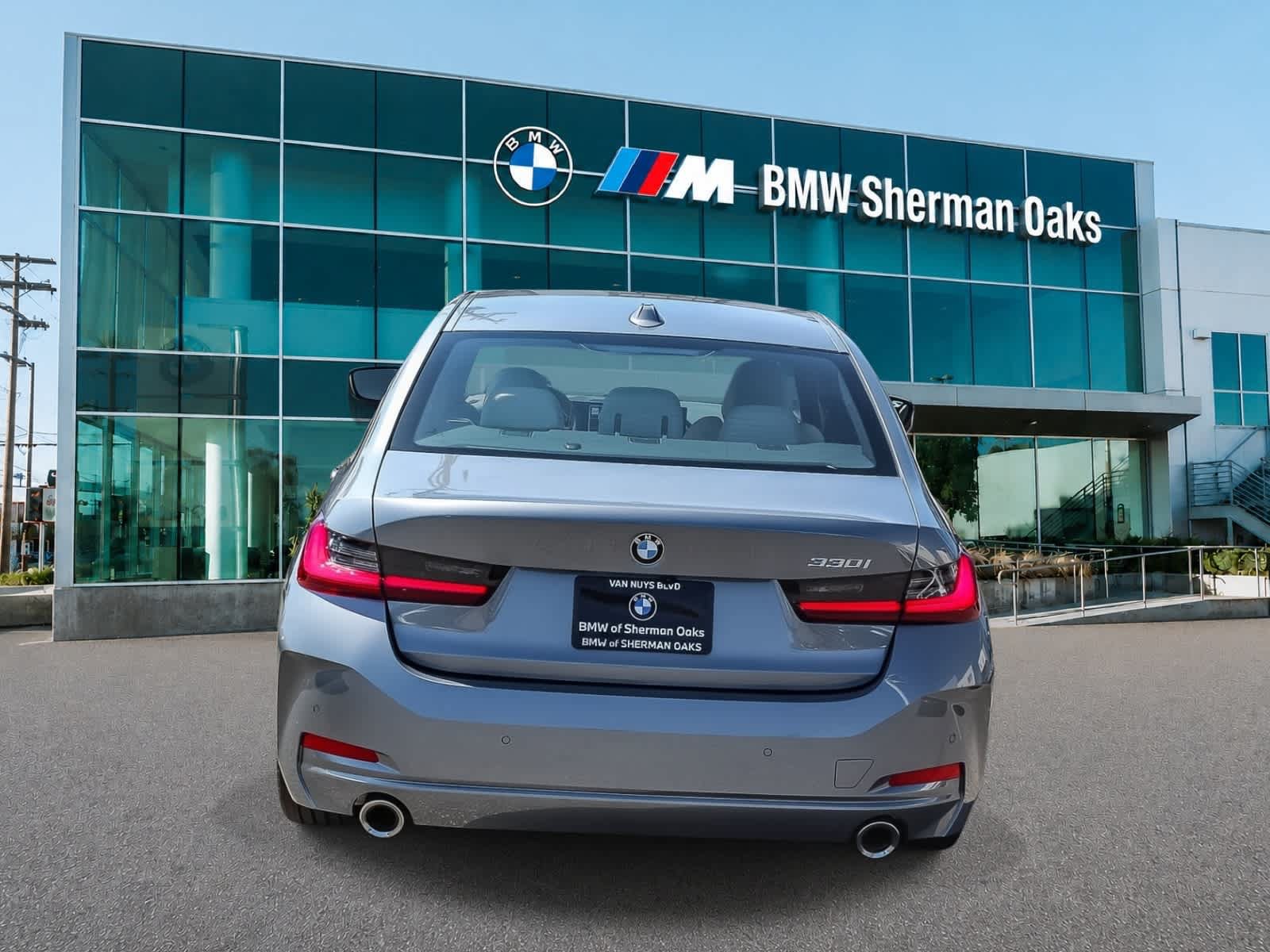 Used 2026 BMW 330i Sedan w/ Convenience Package RWD image 5