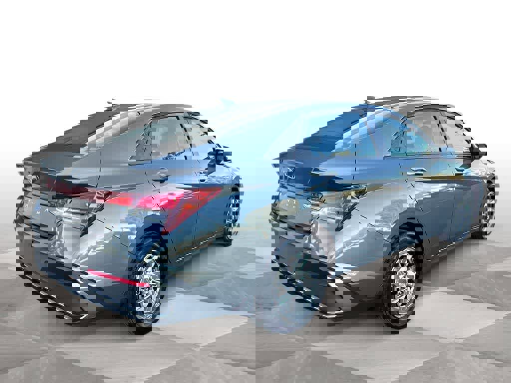Used 2025 Hyundai Elantra SE image 8