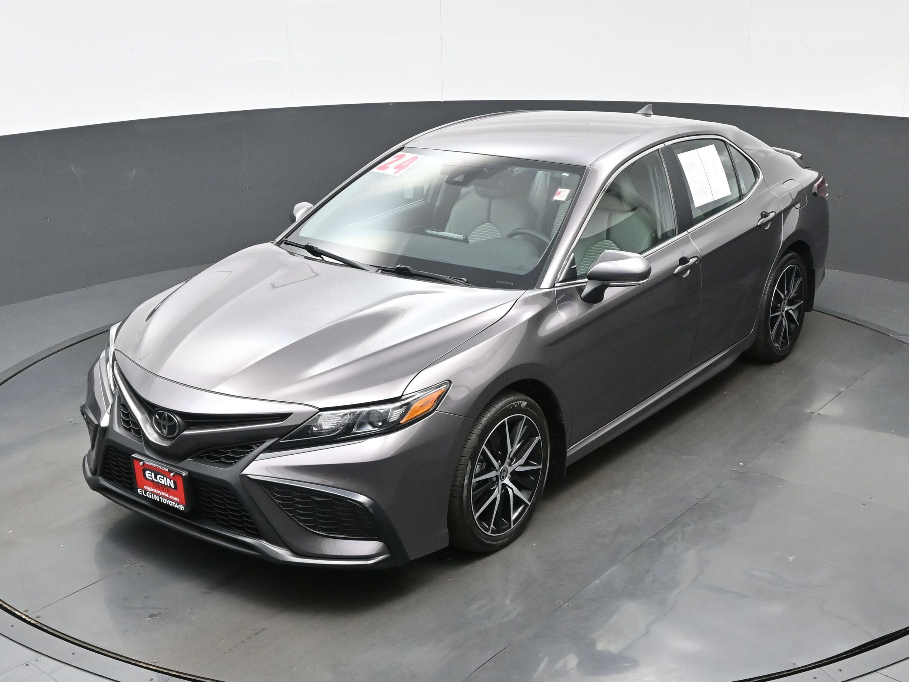 Used 2024 Toyota Camry SE image 35