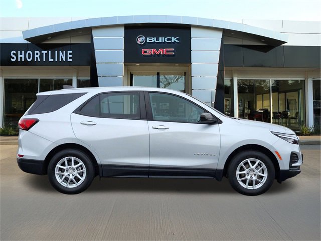 Used 2022 Chevrolet Equinox LS w/ LS Convenience Package image 3