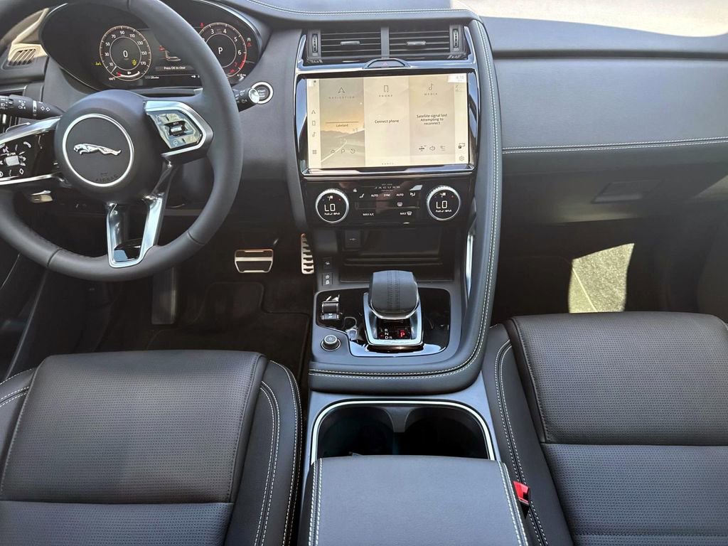 New 2024 Jaguar E-PACE R-Dynamic SE image 13