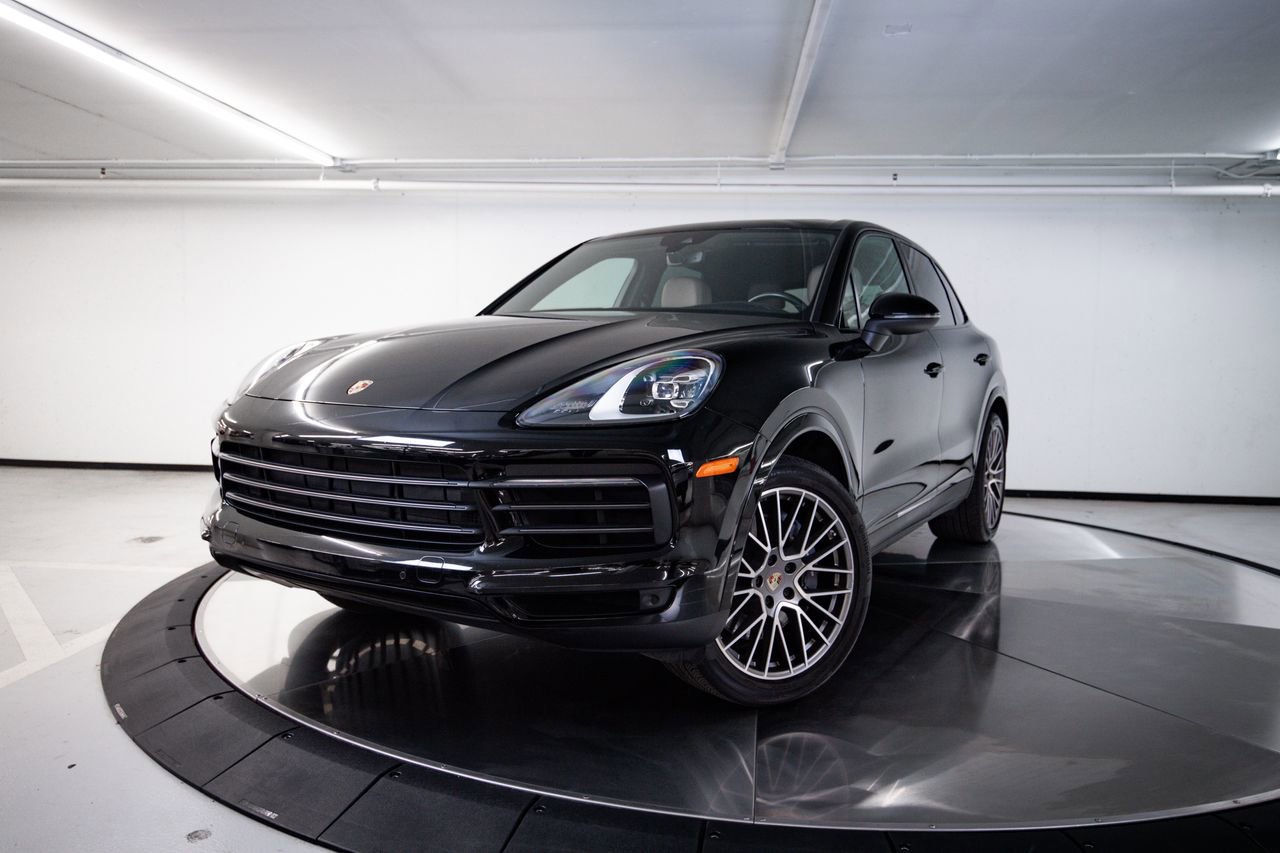 Certified 2023 Porsche Cayenne Platinum Edition image 1