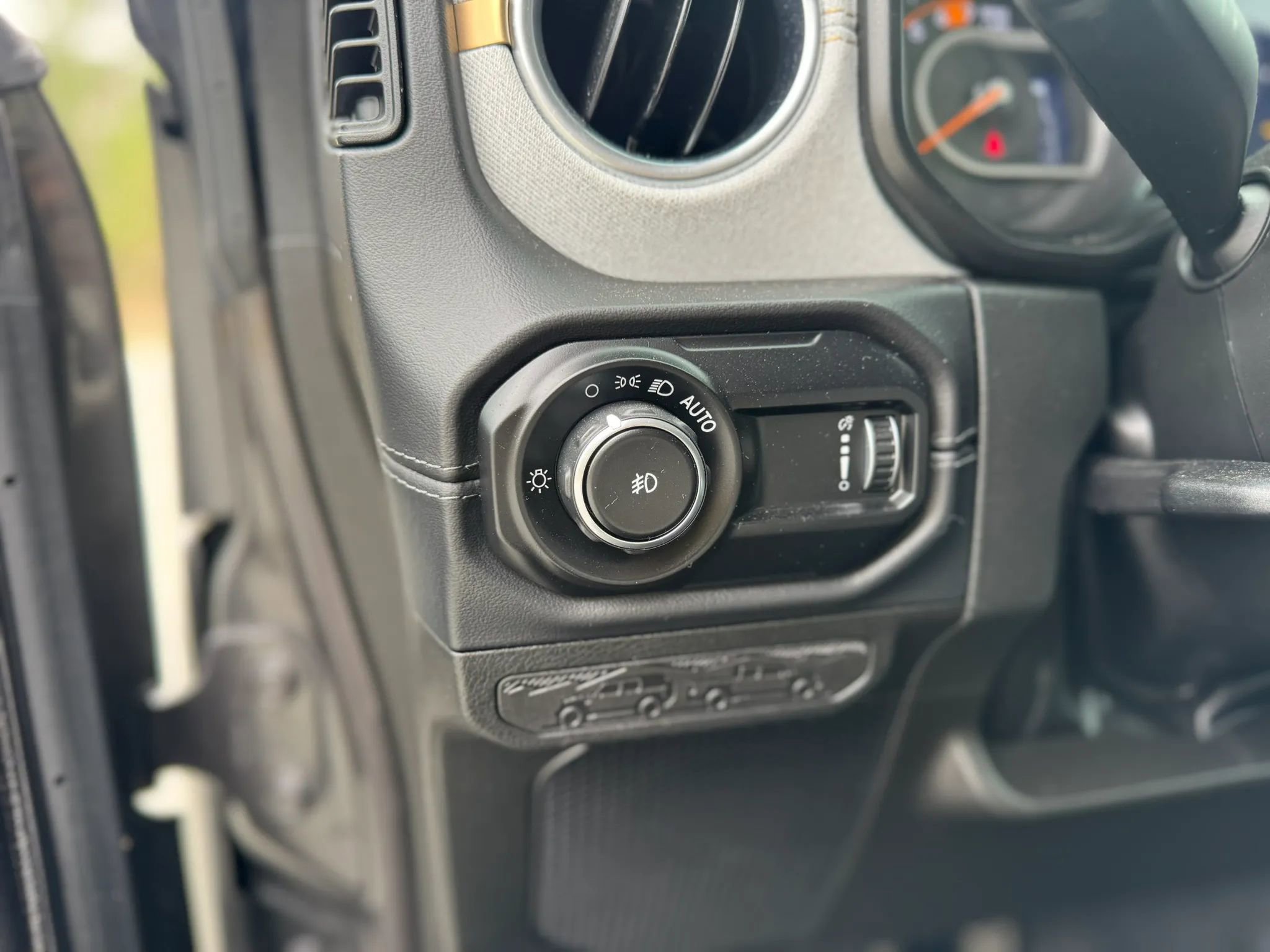 Used 2025 Jeep Wrangler Unlimited Sahara image 20