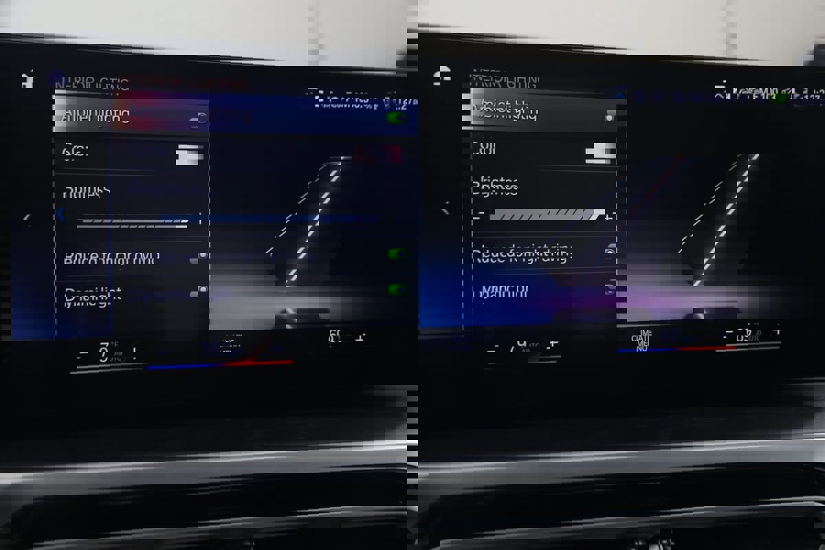 Used 2023 BMW 330e xDrive w/ Premium Package image 40