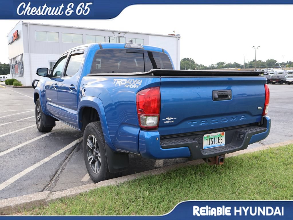Used 2017 Toyota Tacoma TRD Sport AWD/4WD image 15