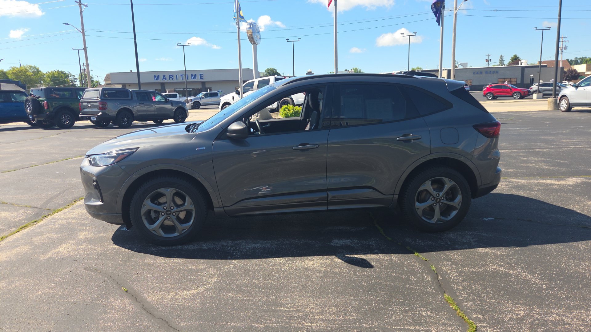 Used 2023 Ford Escape ST-Line w/ Tech Pack #1 AWD/4WD image 3