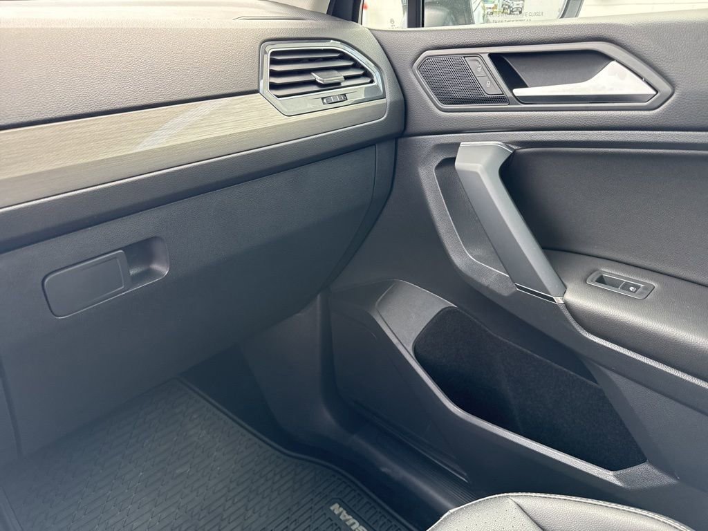 Used 2020 Volkswagen Tiguan SEL image 29