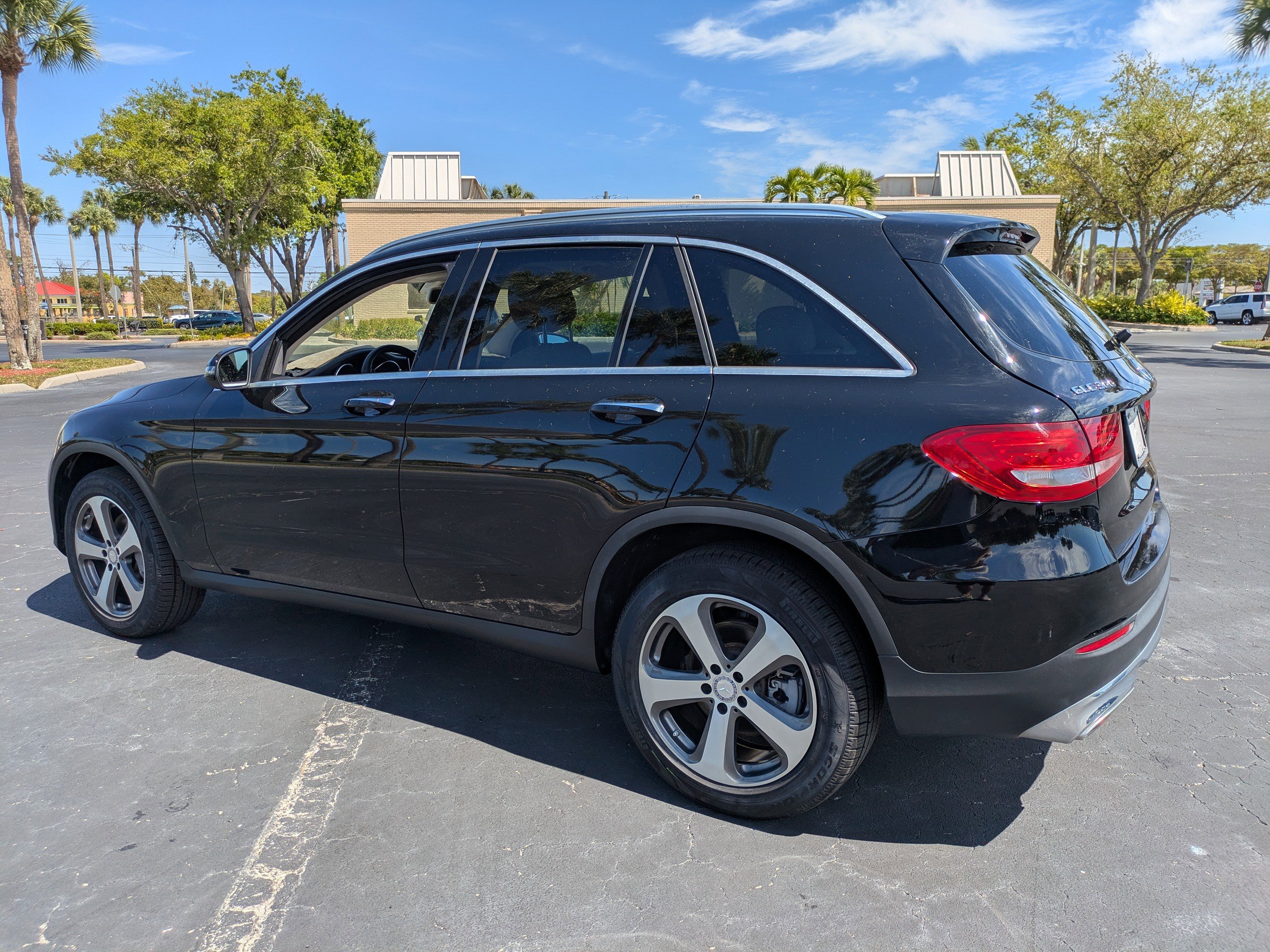 Used 2017 Mercedes-Benz GLC 300 image 4