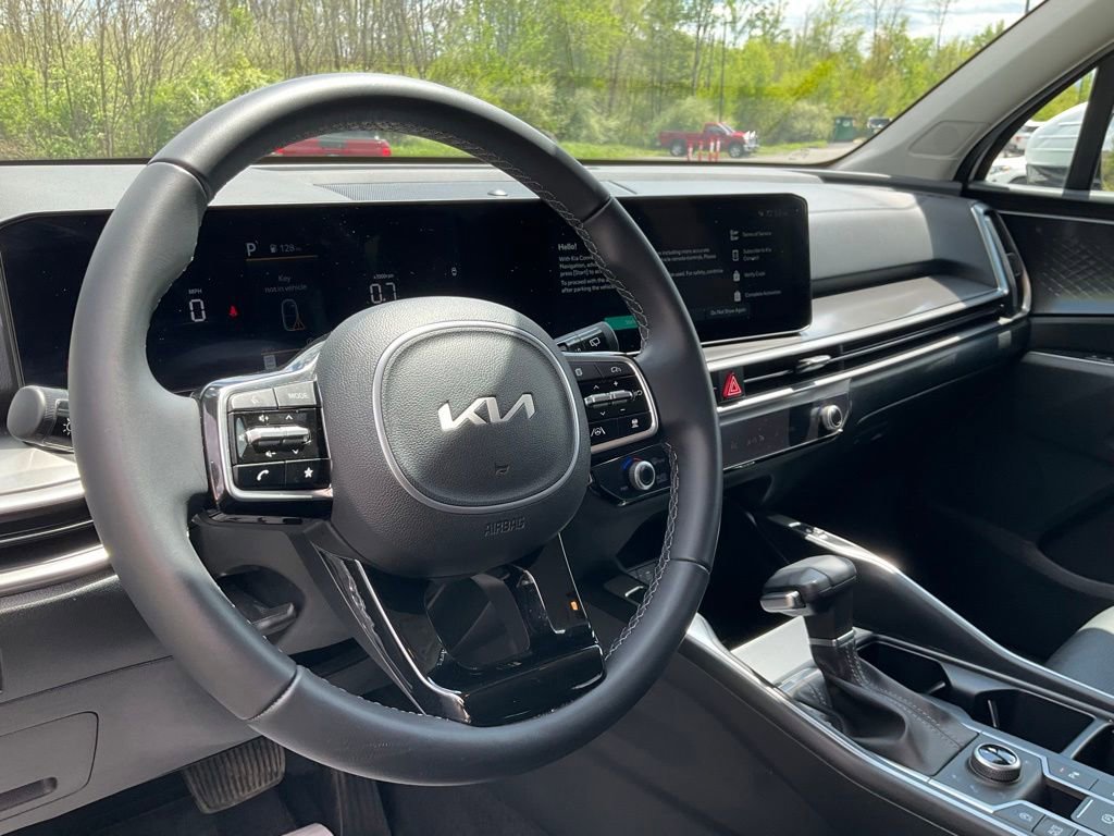 Used 2025 Kia Sorento S AWD/4WD image 19
