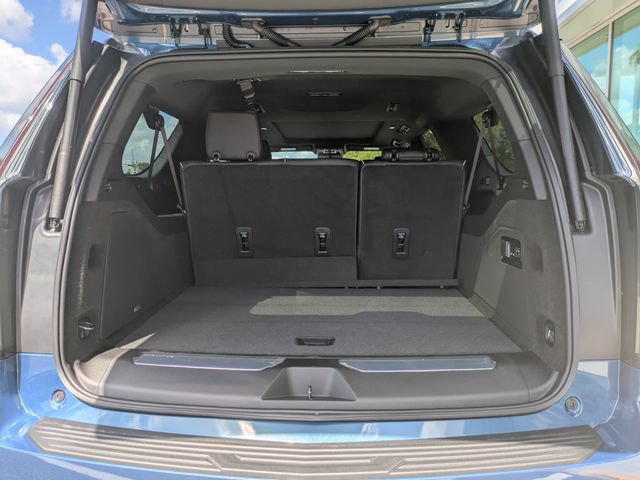 New 2026 Cadillac Escalade ESV Luxury w/ LPO, Radiant Package AWD/4WD image 15