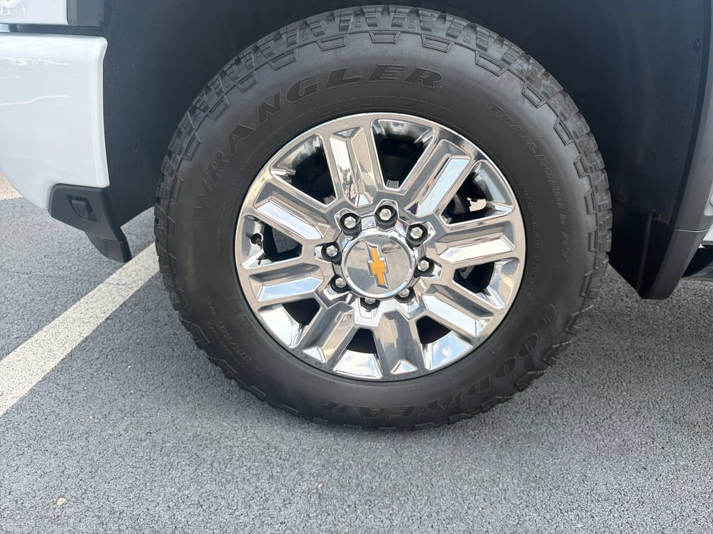 Used 2026 Chevrolet Silverado 2500 High Country w/ High Country Premium Package AWD/4WD image 11