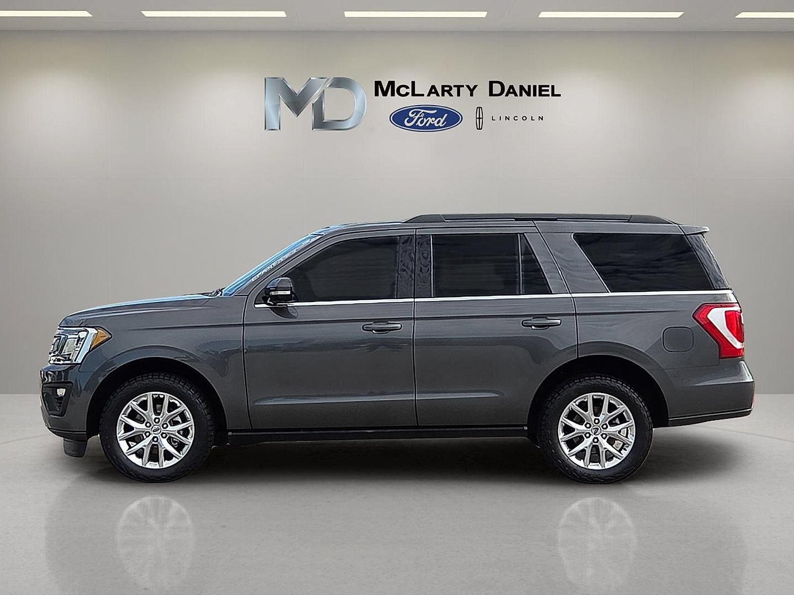 Used 2020 Ford Expedition XLT AWD/4WD image 3