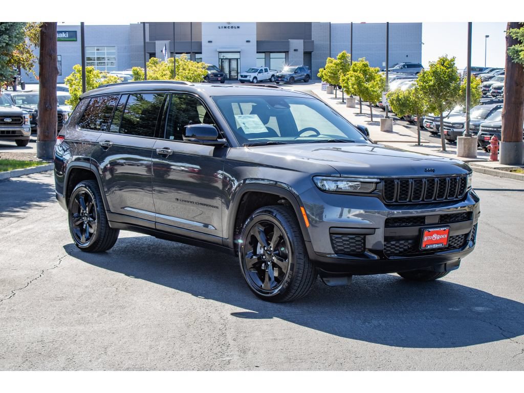Used 2023 Jeep Grand Cherokee L Laredo AWD/4WD image 2