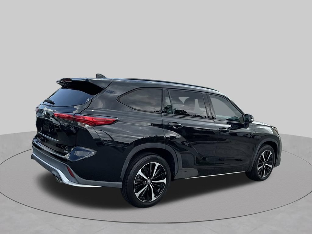 Used 2021 Toyota Highlander XSE FWD image 11