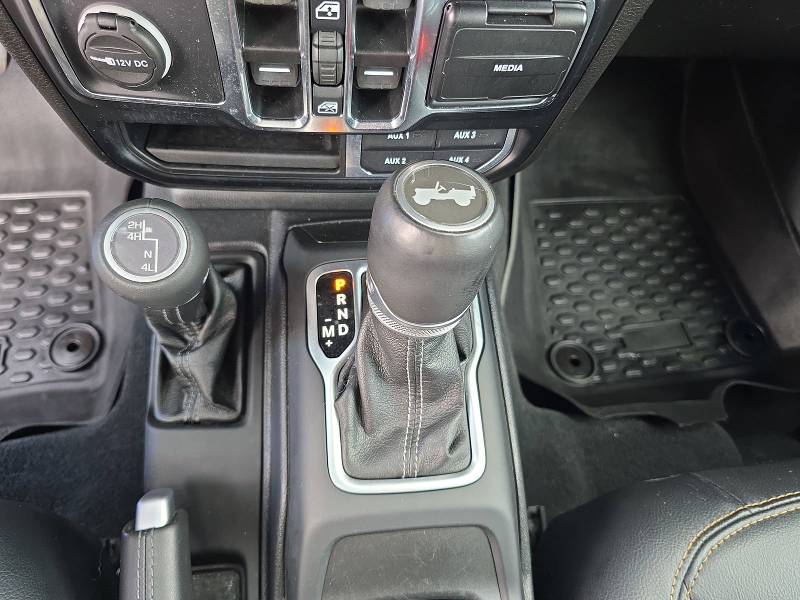 Used 2024 Jeep Wrangler Unlimited Sahara w/ Technology Group AWD/4WD image 20