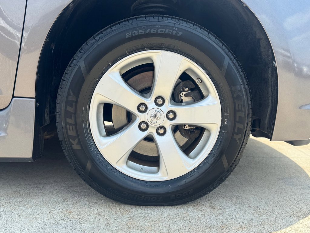 Used 2013 Toyota Sienna LE image 7