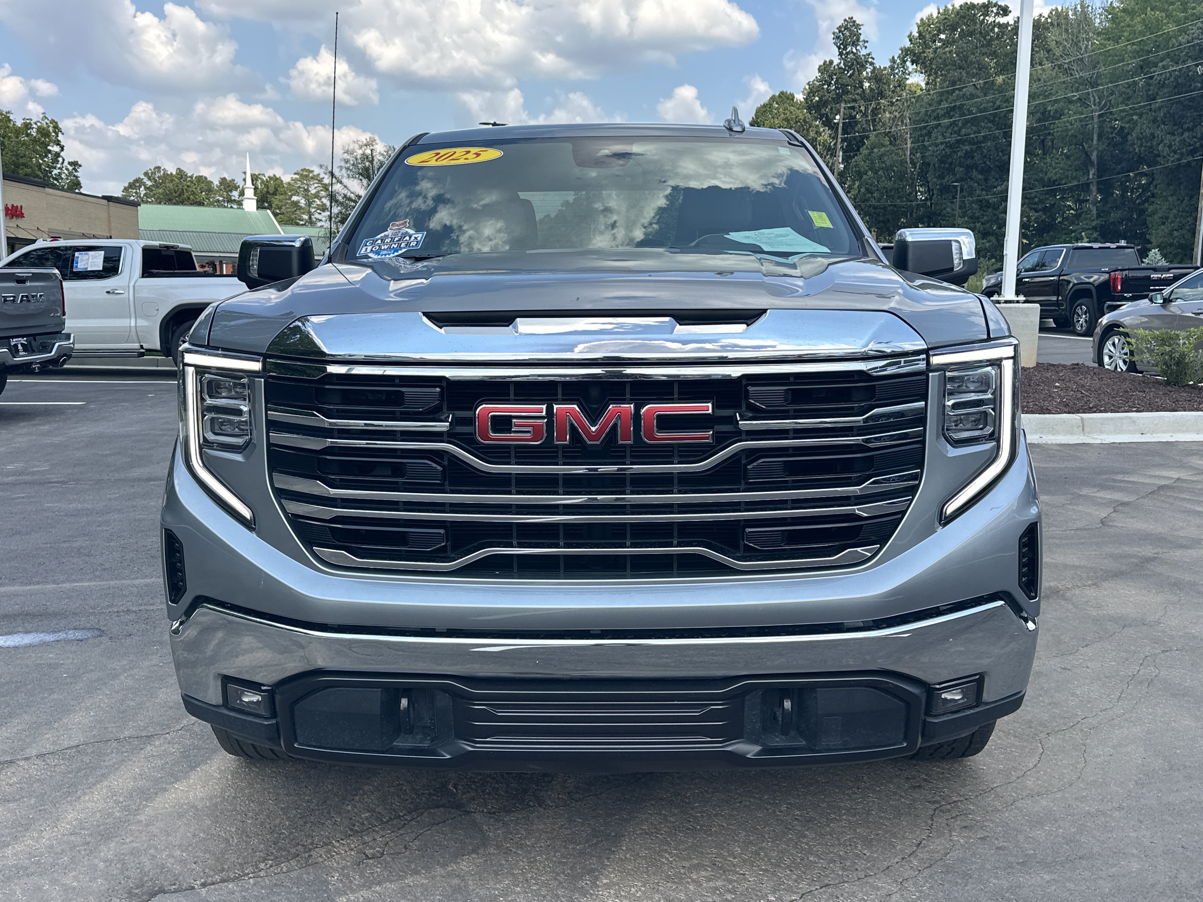 Used 2025 GMC Sierra 1500 SLT AWD/4WD image 3