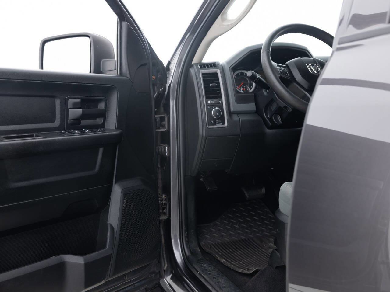 Used 2018 RAM 1500 Express w/ Express Value Package AWD/4WD image 31