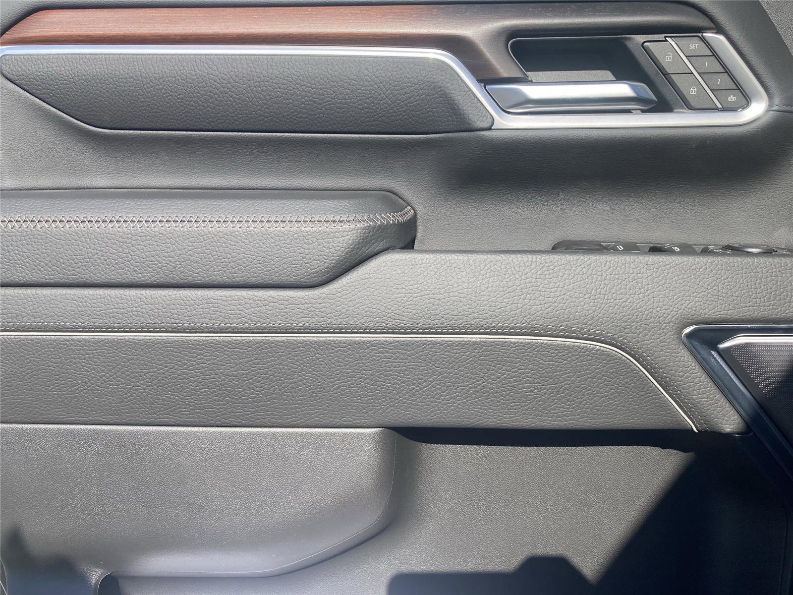 New 2026 GMC Sierra 2500 Denali w/ Denali Reserve Package image 16