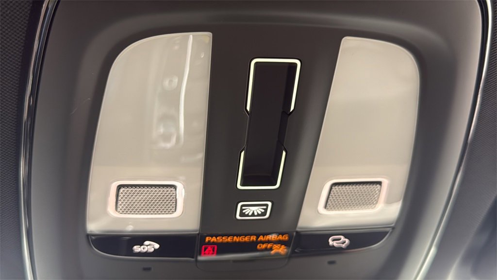 Certified 2024 Volvo XC60 B5 Ultimate w/ Climate Package image 21