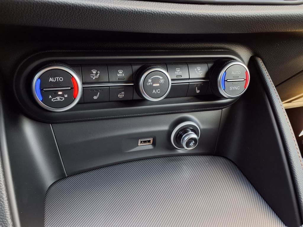 New 2025 Alfa Romeo Stelvio Sprint image 11