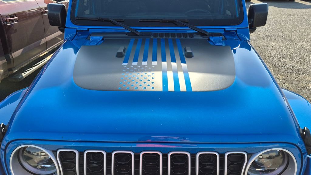 Used 2024 Jeep Wrangler Unlimited Sahara AWD/4WD image 7