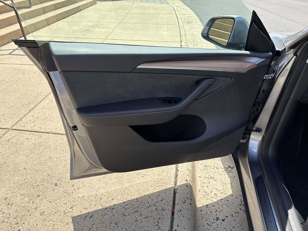 Used 2025 Tesla Model Y Performance AWD/4WD image 28