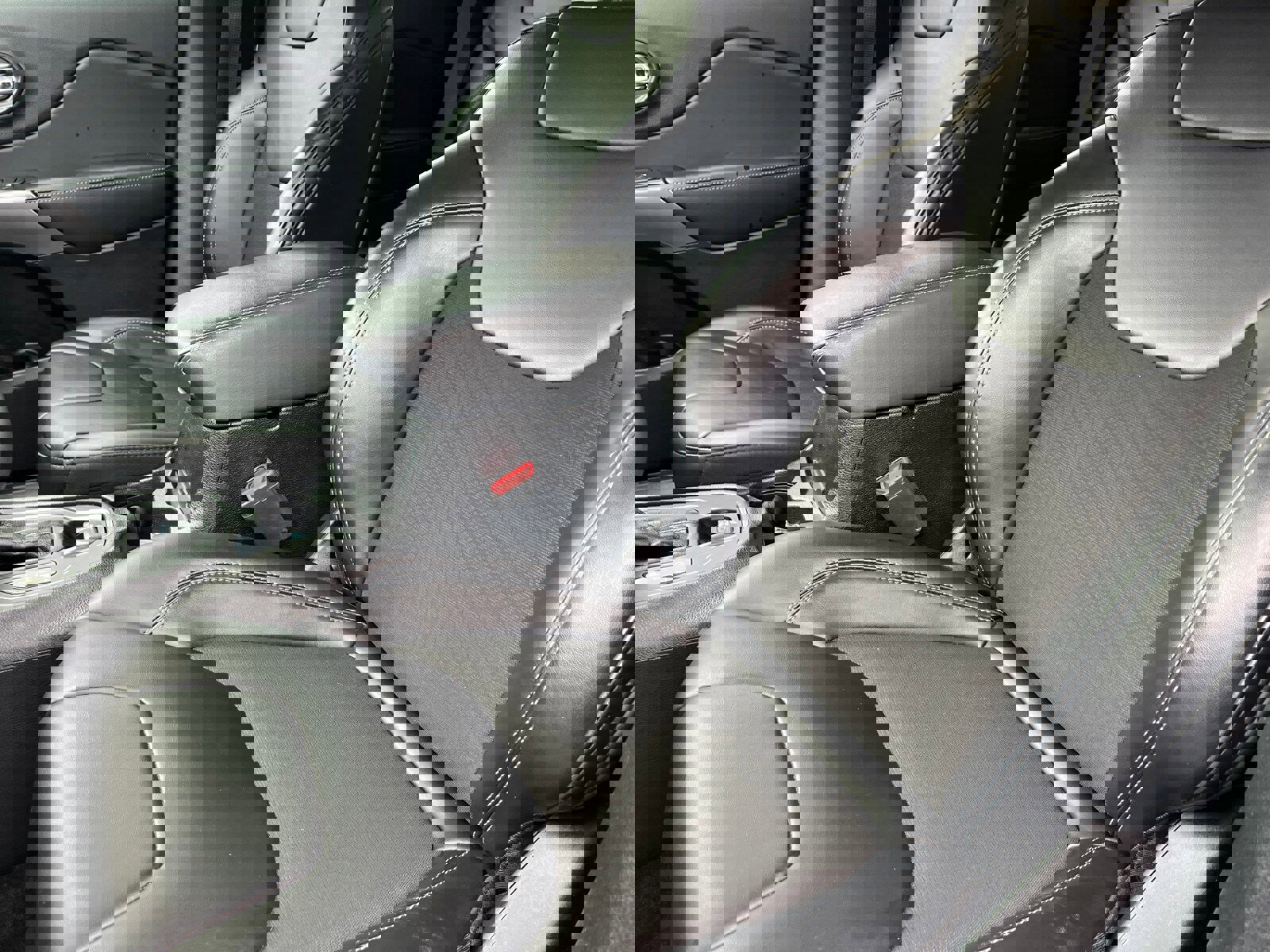 Used 2020 Jeep Cherokee Latitude Plus image 18