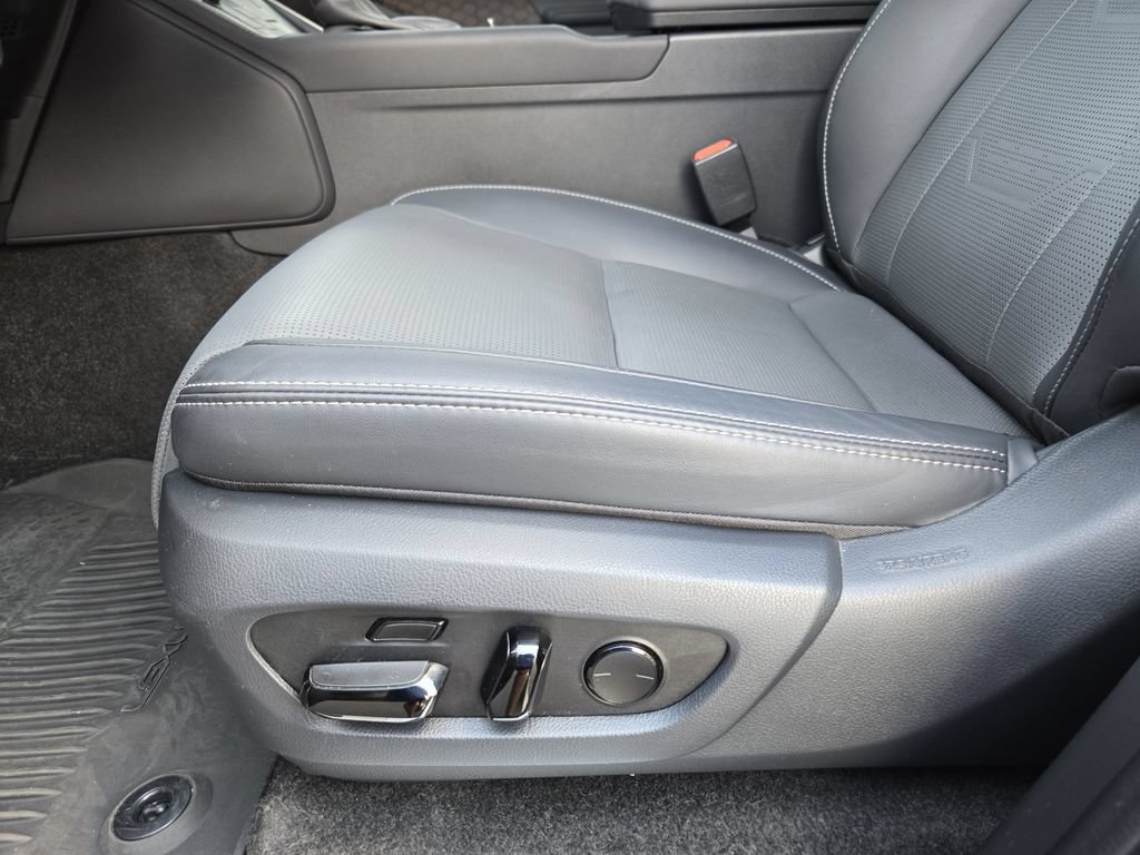 Used 2024 Lexus GX 550 w/ Accessory Package (Z1) AWD/4WD image 24